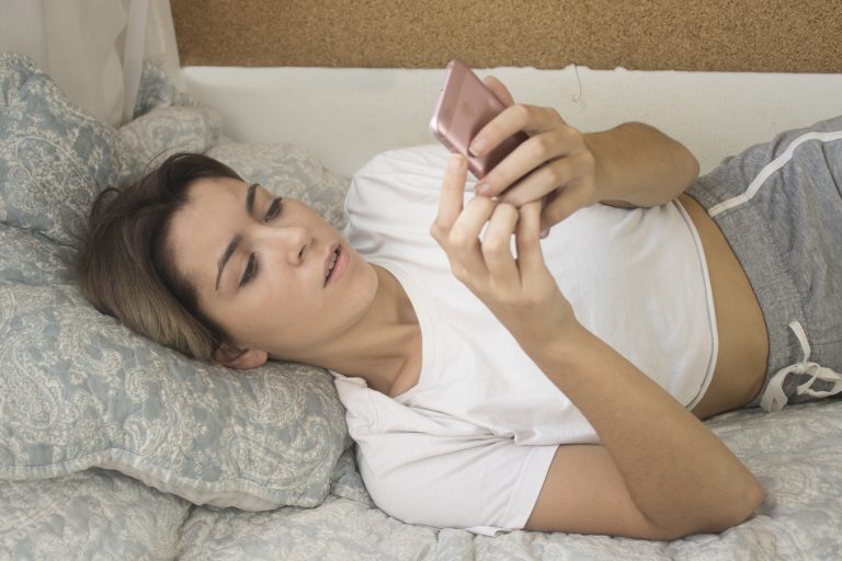 How to Stop Procrastinating and Go to Sleep